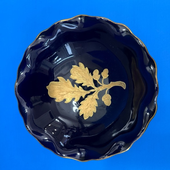 Jlmenau dish in a stunning cobalt blue with gold oak leaves & edged in gold. EVC - Picture 2 of 7